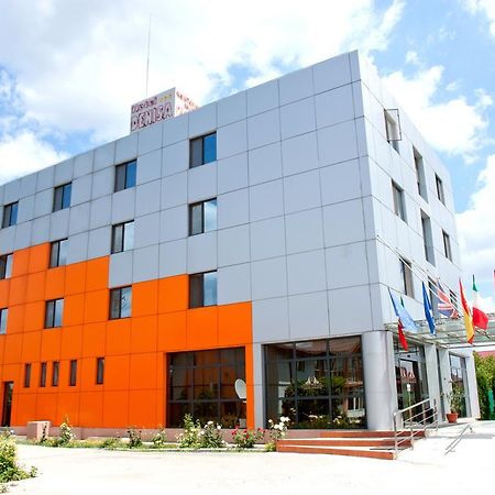 Denisa Hotel Otopeni Luaran gambar