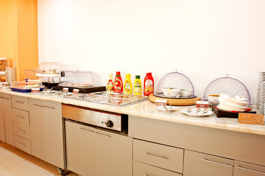Denisa Hotel Otopeni Luaran gambar
