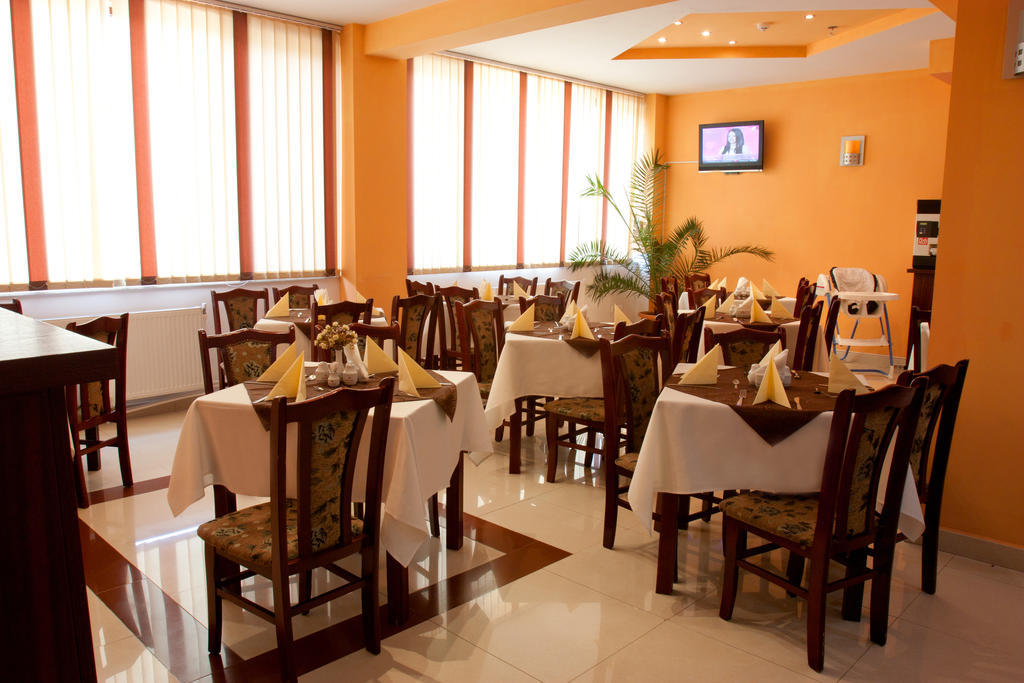 Denisa Hotel Otopeni Luaran gambar