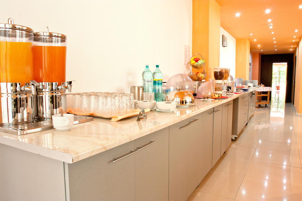 Denisa Hotel Otopeni Luaran gambar