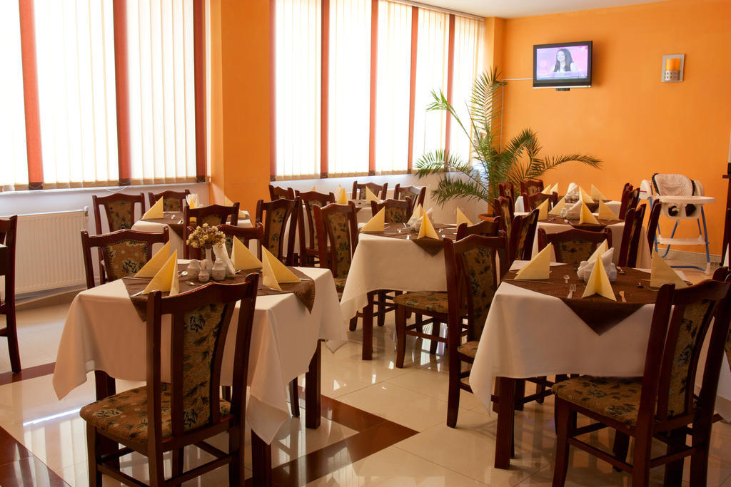 Denisa Hotel Otopeni Luaran gambar
