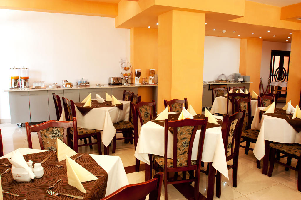 Denisa Hotel Otopeni Luaran gambar